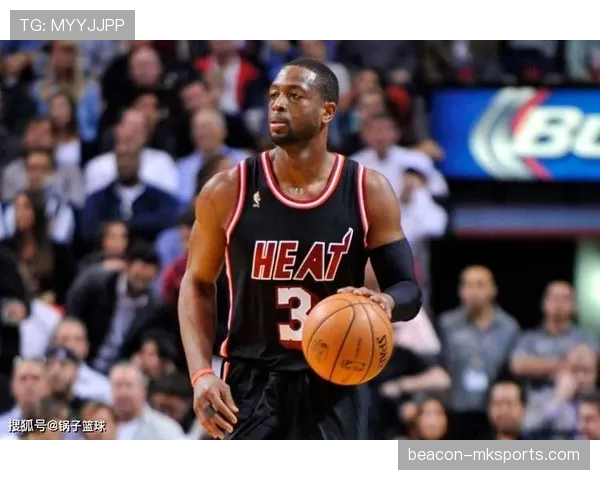 韦德关键战无球跑动制造错位，主导热火进攻变化